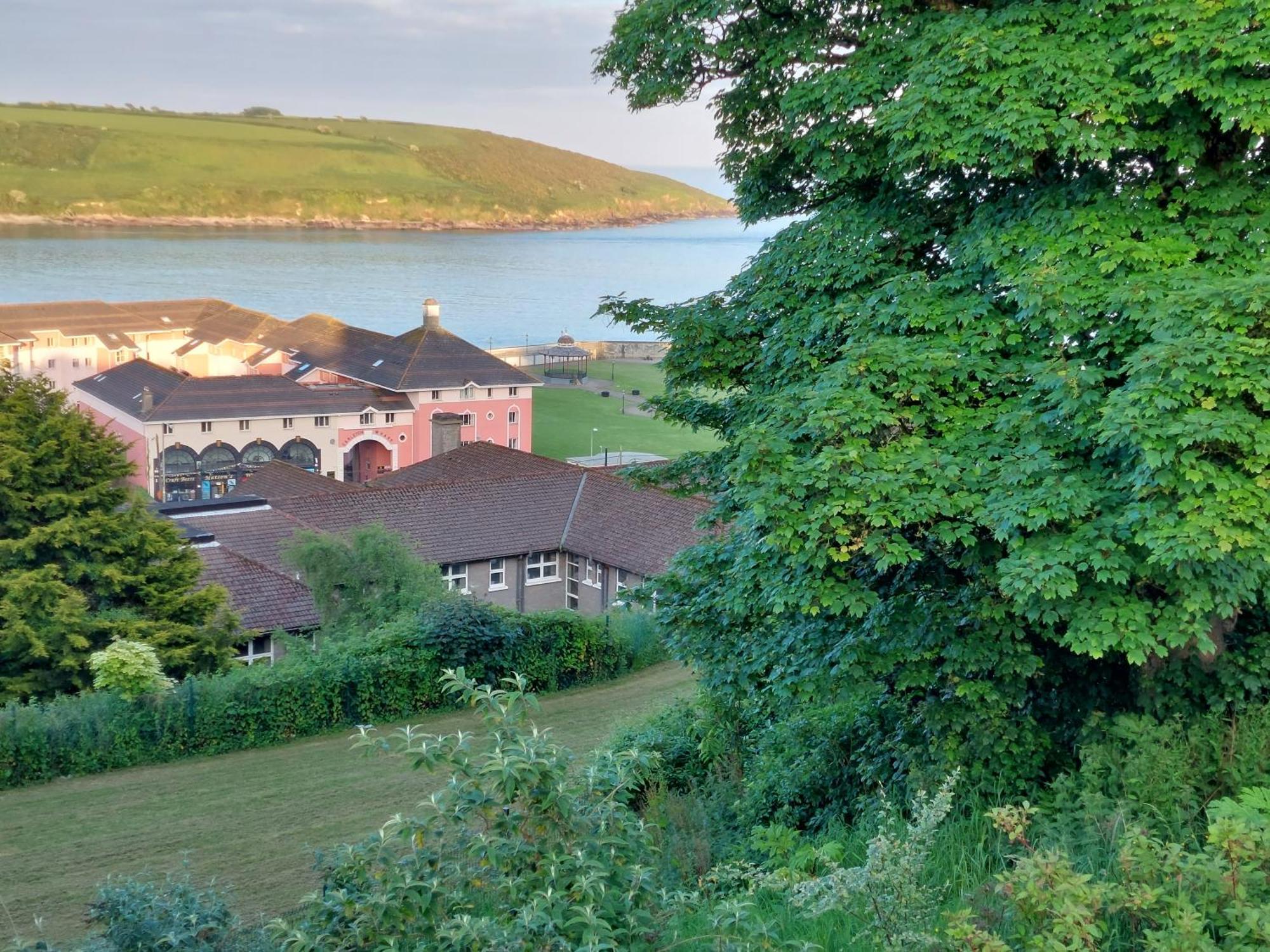 Sea Whispers - My Charming Costal Retreat In Youghal Bagian luar foto