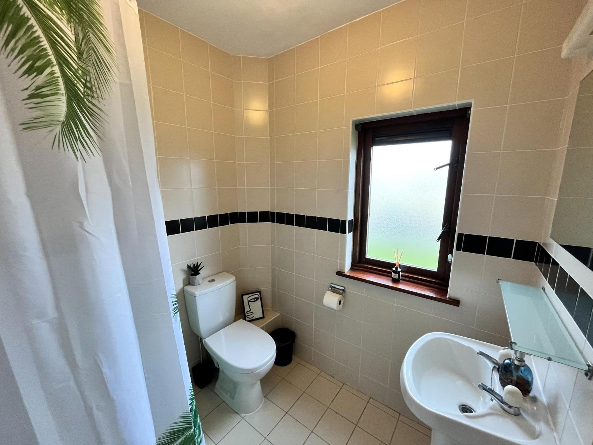 Sea Whispers - My Charming Costal Retreat In Youghal Bagian luar foto